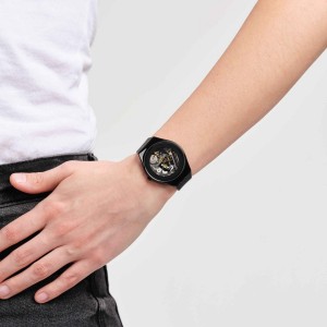 Black Swatch Skin Beauty Is Inside St. Steel | KHYR-08546